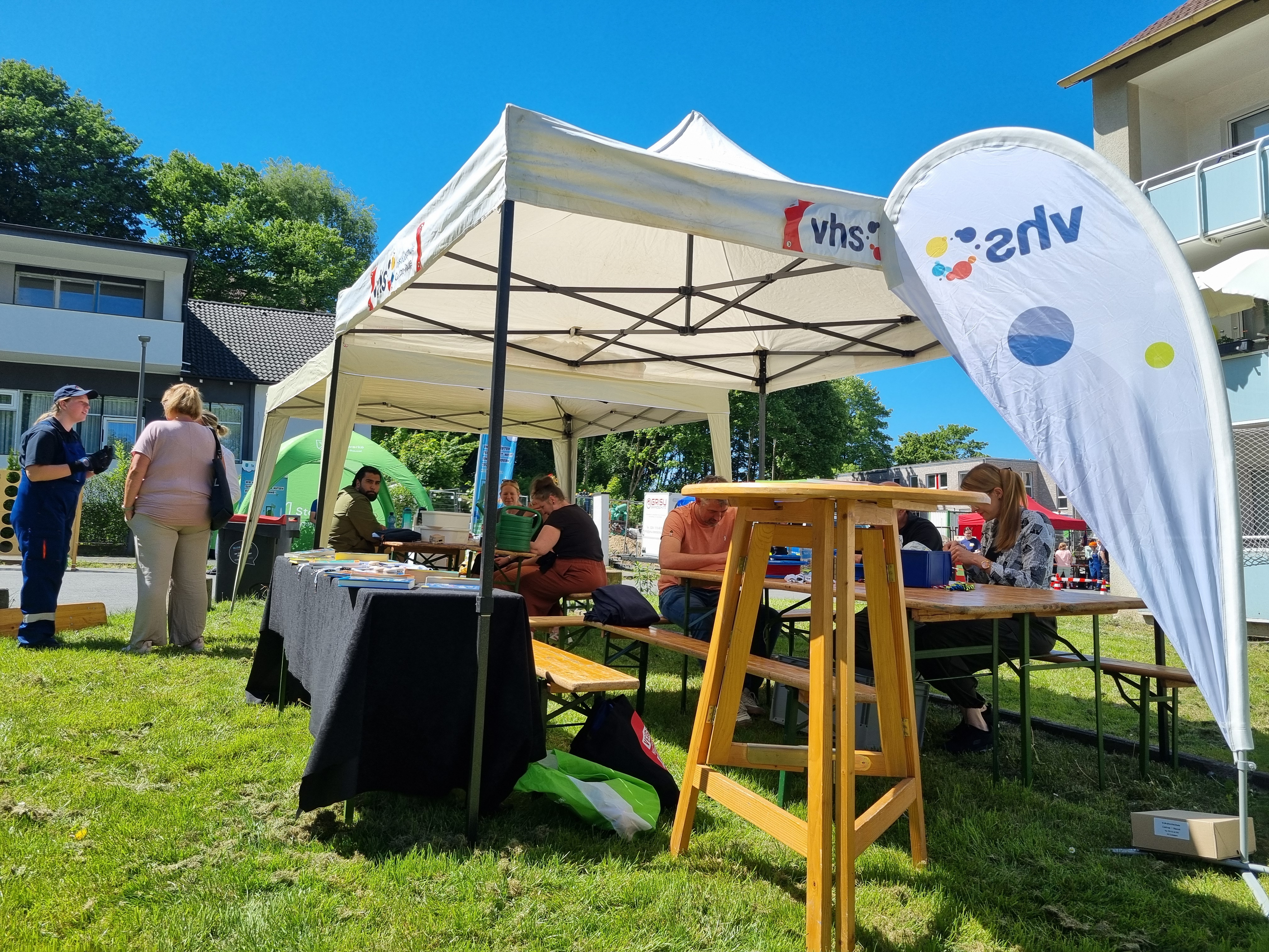 Öffnet die Seite 'VHS und BBZ auf dem MitMachMarkt Merklinde'